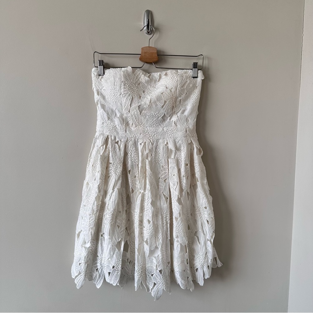 Sans Souci-Floral Appliqué Off White/Cream Strapless Mini Dress (Size:Medium)